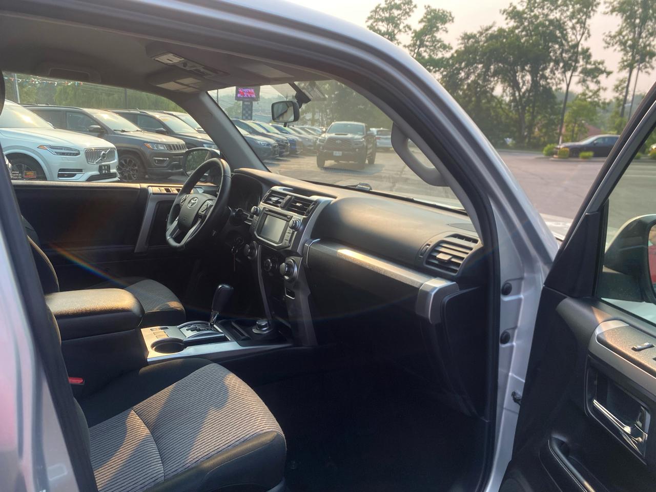 Toyota 4Runner SR5 4WD (Natl) 2019