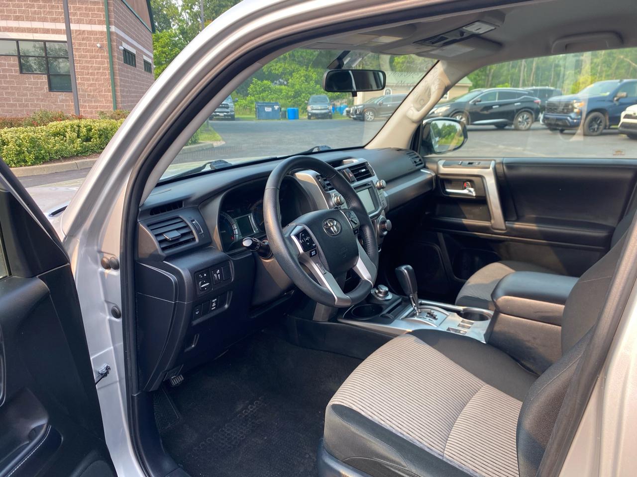 Toyota 4Runner SR5 4WD (Natl) 2019
