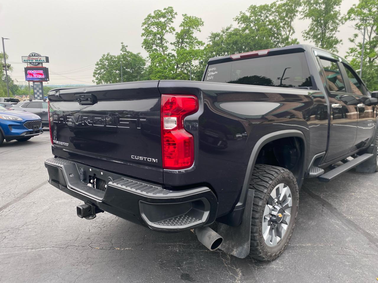 Chevrolet Silverado 2500HD 4WD Crew Cab 159" Custom 2024