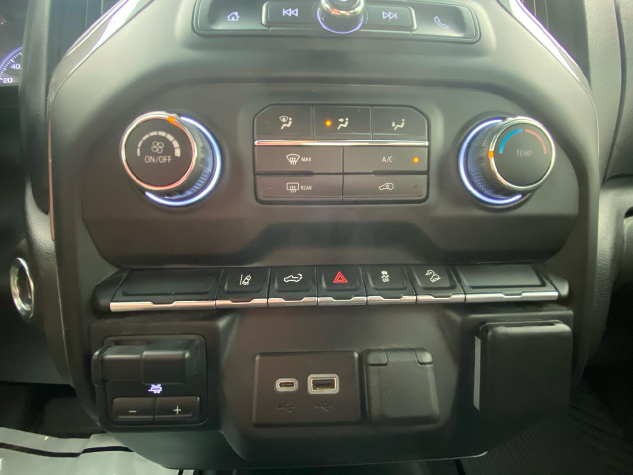 Chevrolet Silverado 2500HD 4WD Crew Cab 159" Custom 2024
