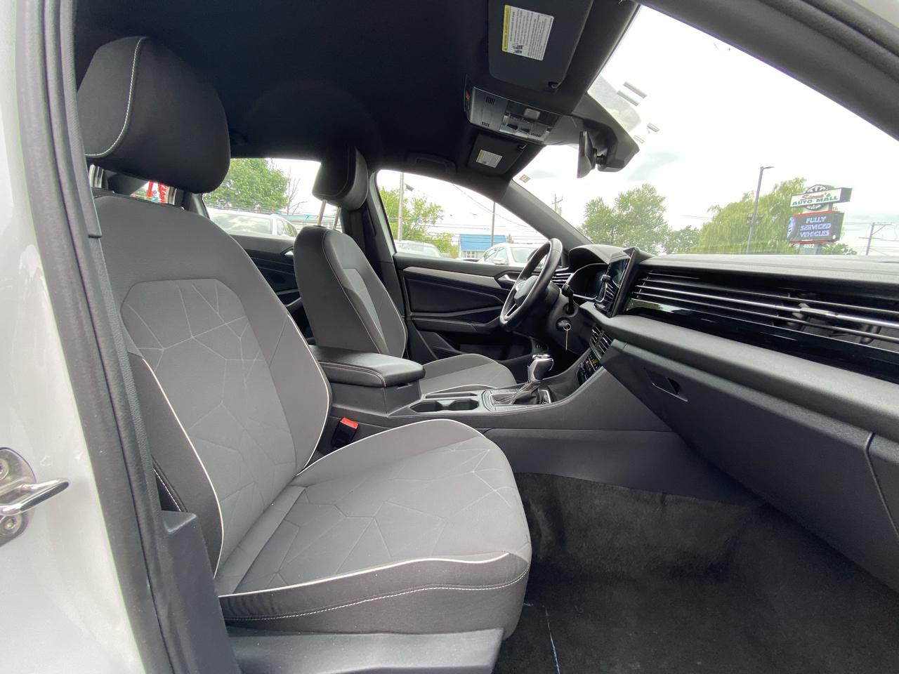 Volkswagen Jetta Sport Auto 2025