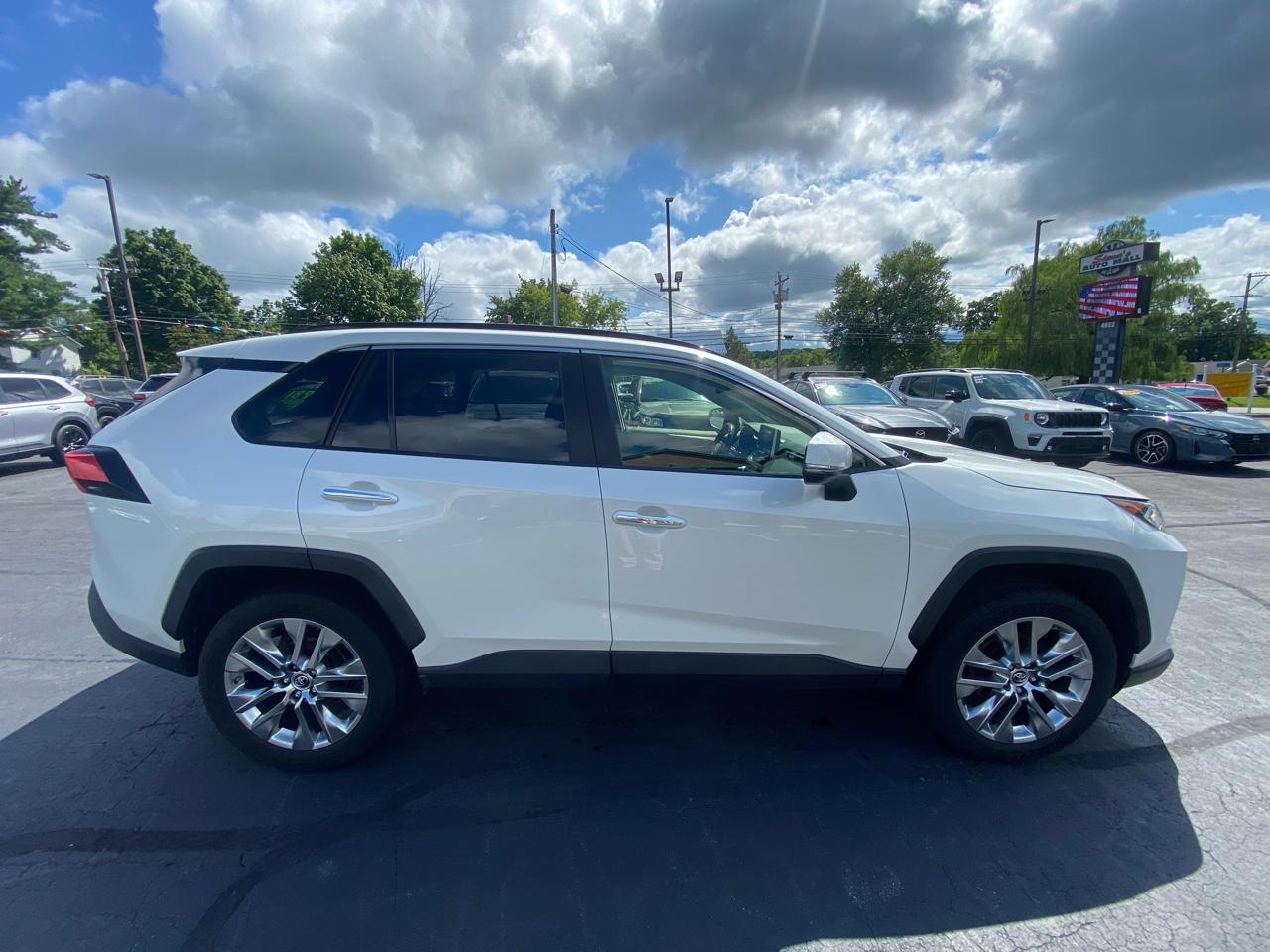 Toyota RAV4 Limited AWD (Natl) 2019