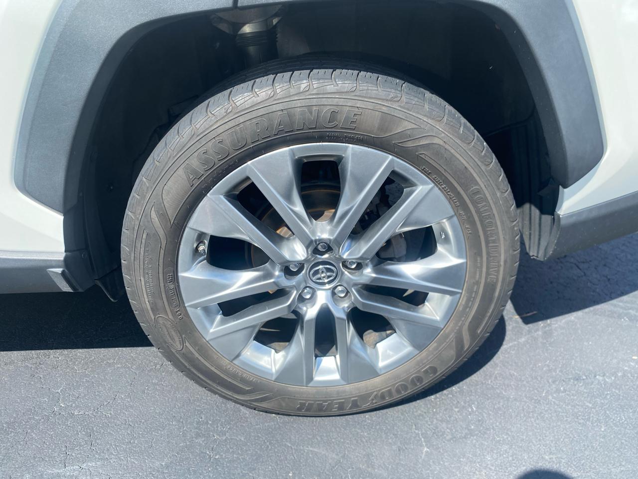 Toyota RAV4 Limited AWD (Natl) 2019