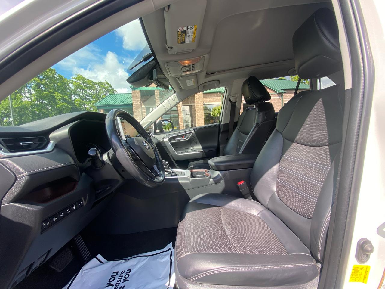 Toyota RAV4 Limited AWD (Natl) 2019