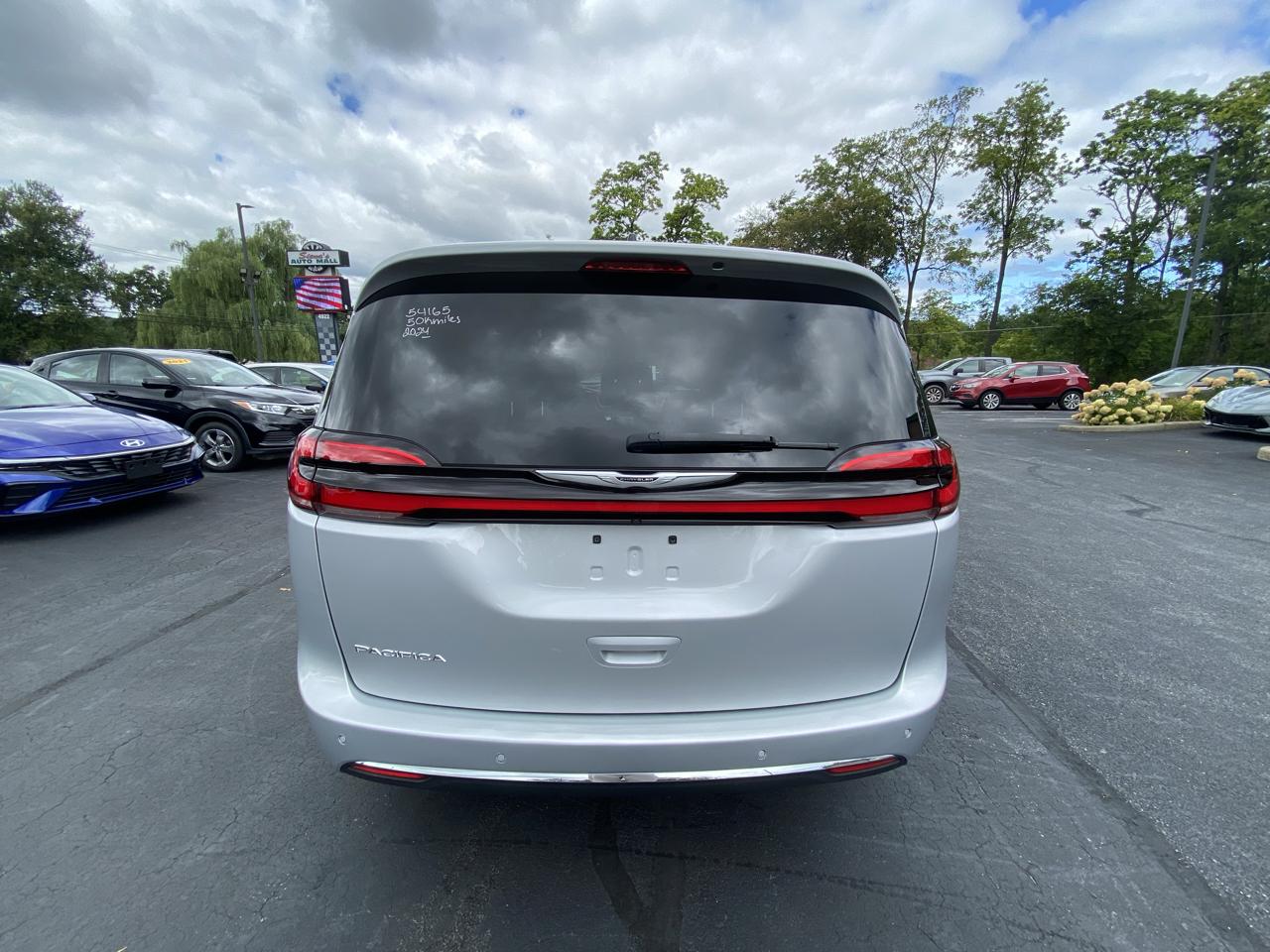 Chrysler Pacifica Touring L FWD 2024