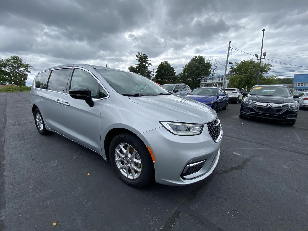 Chrysler Pacifica Touring L FWD 2024