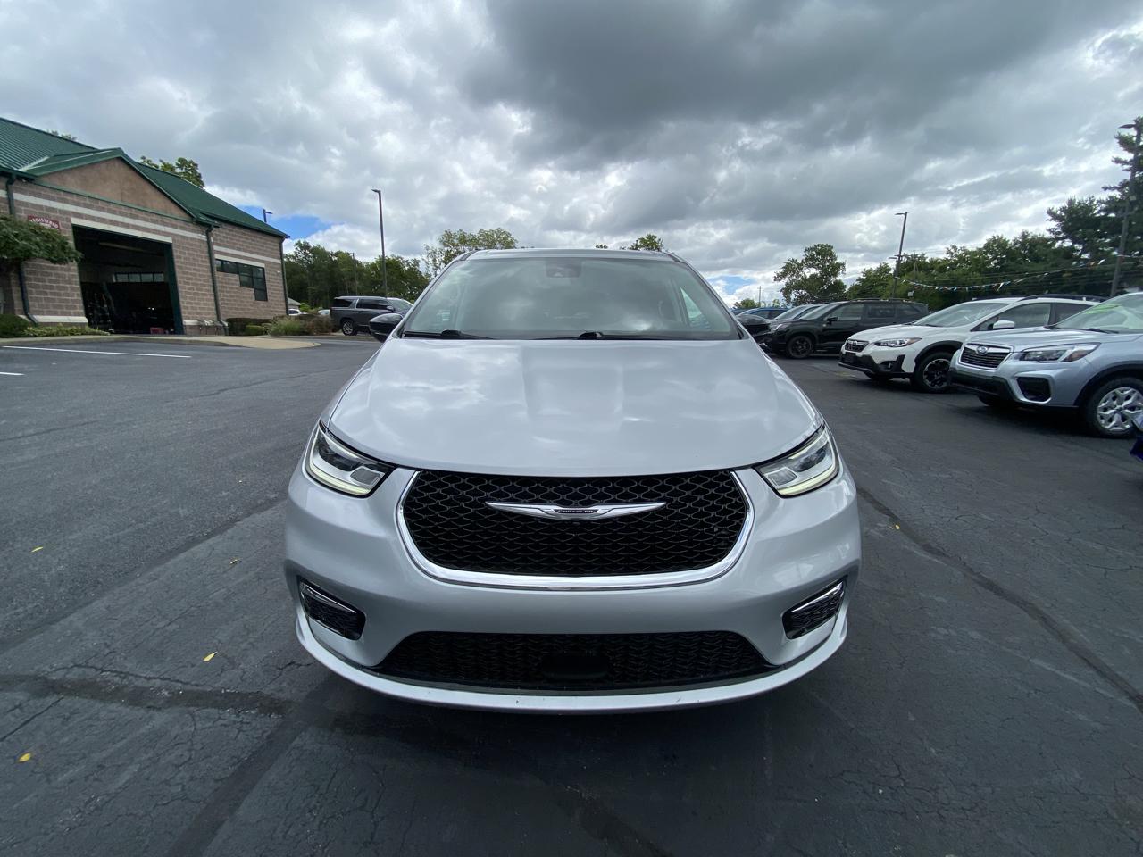 Chrysler Pacifica Touring L FWD 2024