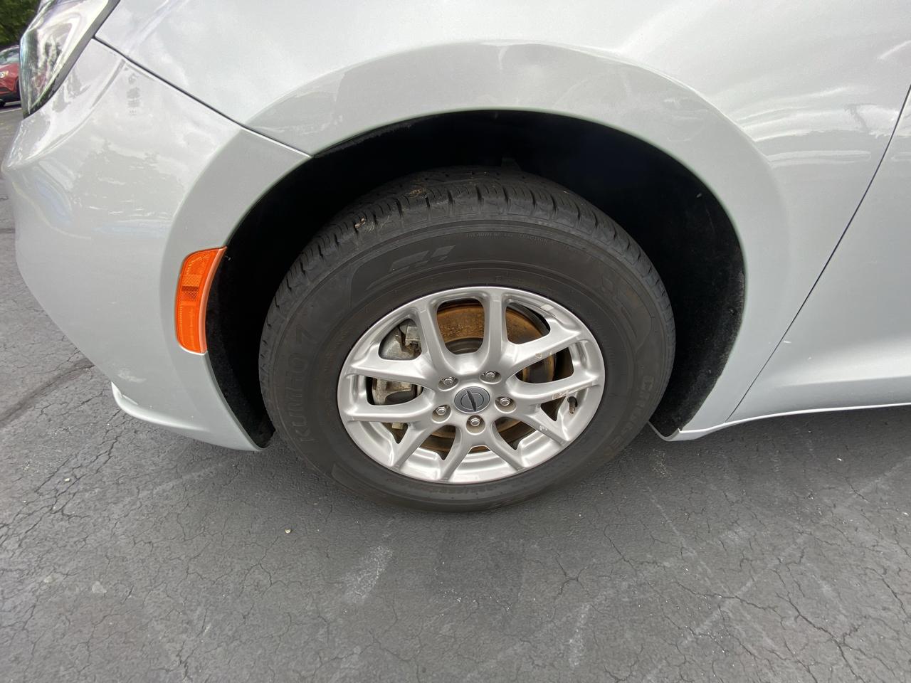 Chrysler Pacifica Touring L FWD 2024