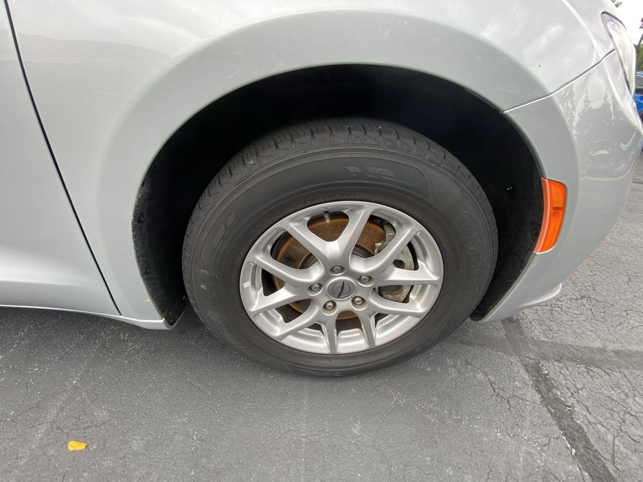 Chrysler Pacifica Touring L FWD 2024