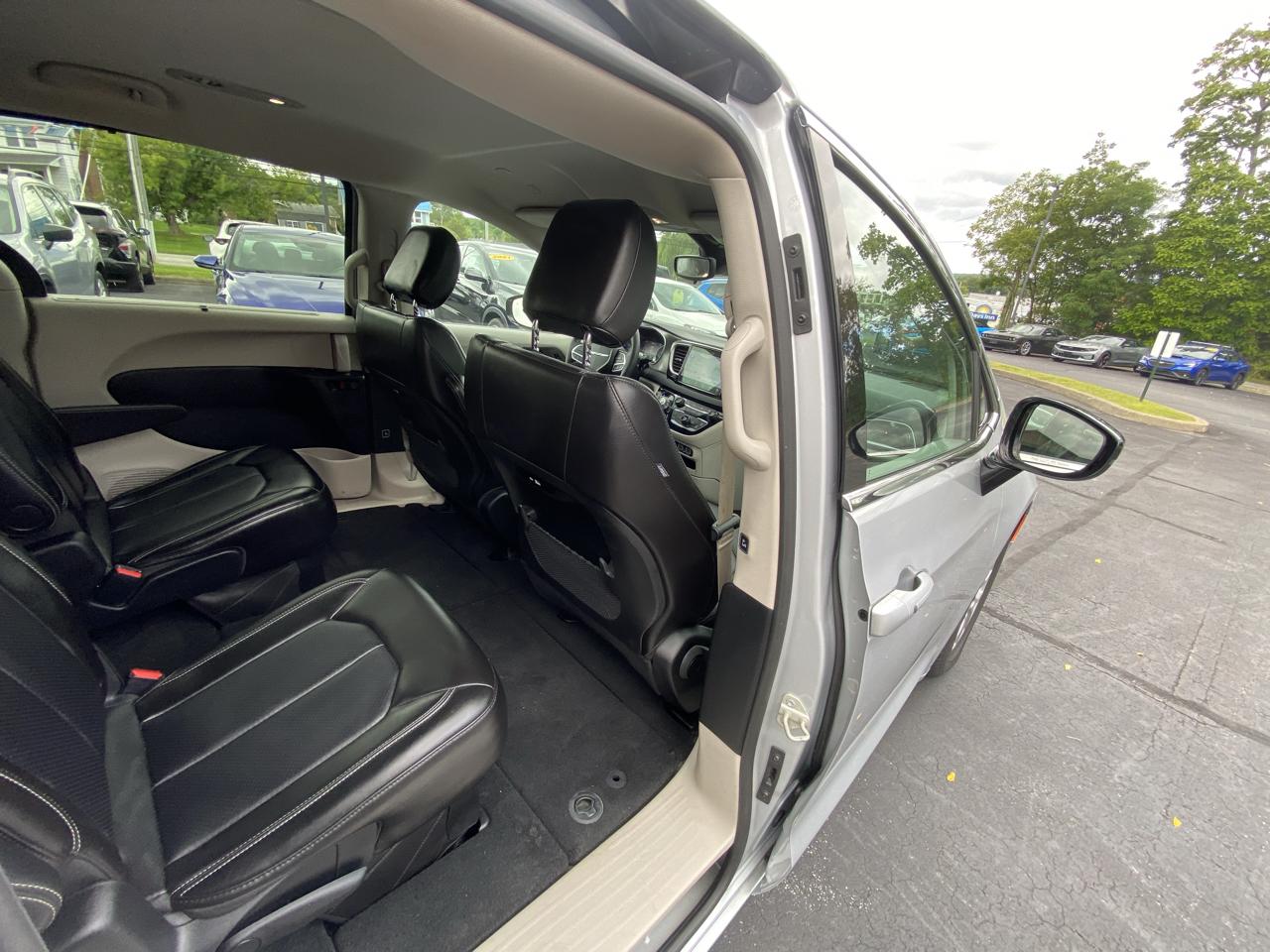 Chrysler Pacifica Touring L FWD 2024
