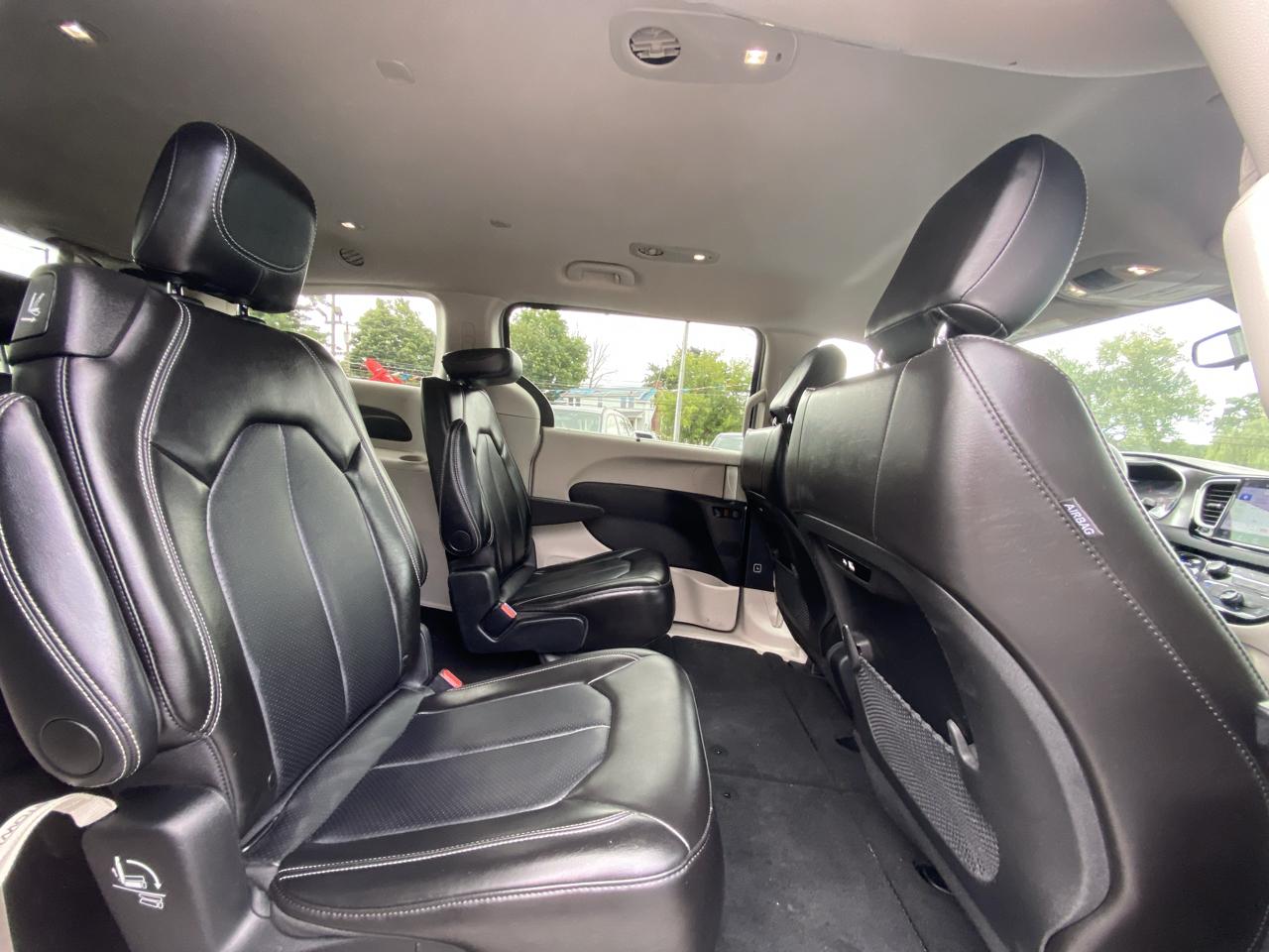 Chrysler Pacifica Touring L FWD 2024