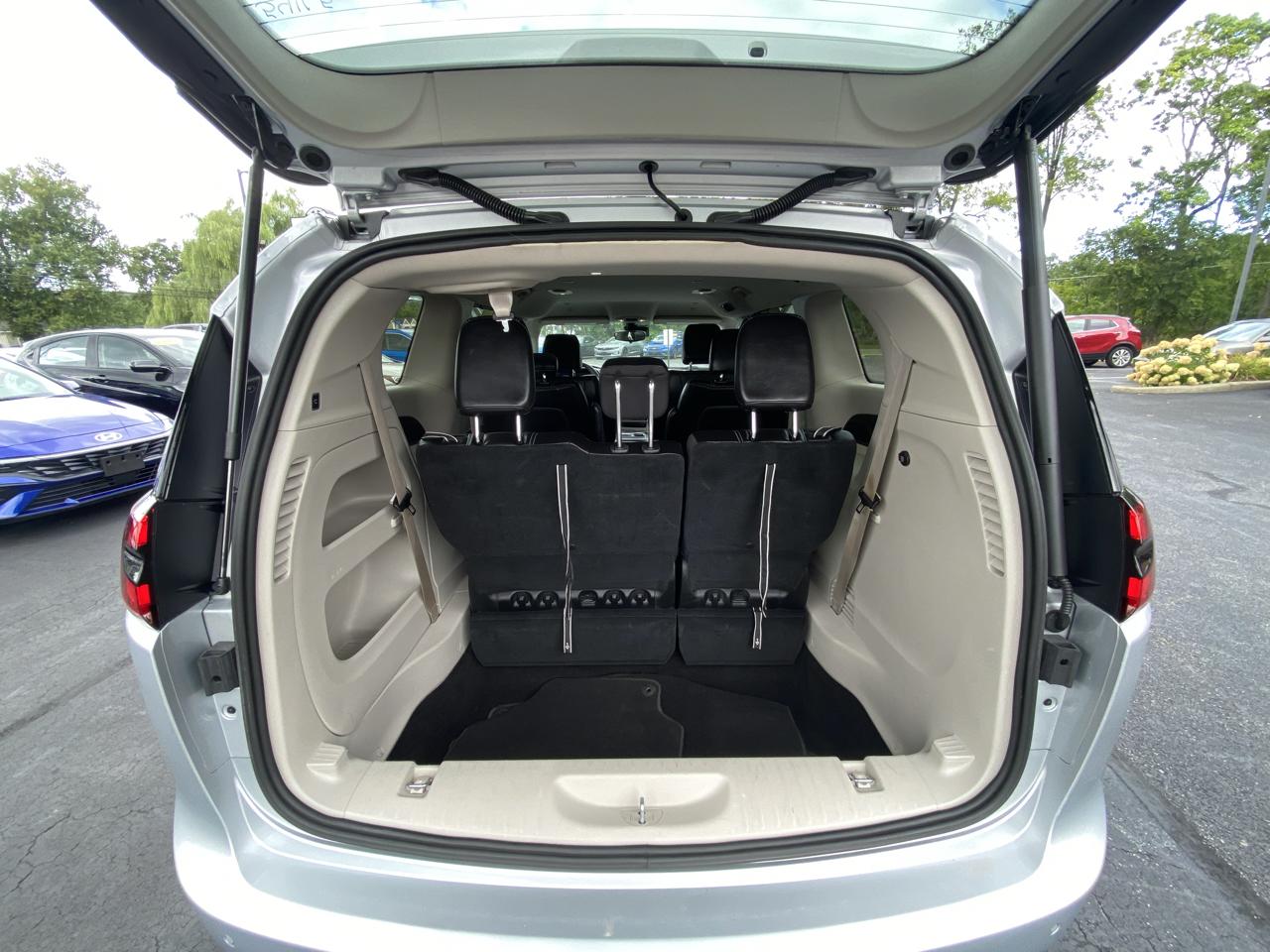 Chrysler Pacifica Touring L FWD 2024
