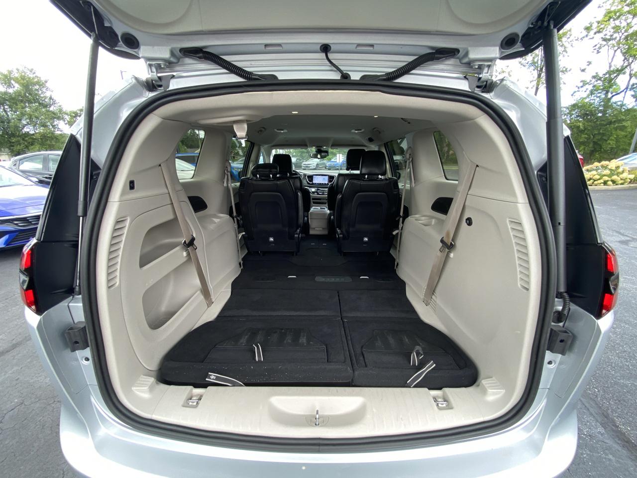 Chrysler Pacifica Touring L FWD 2024