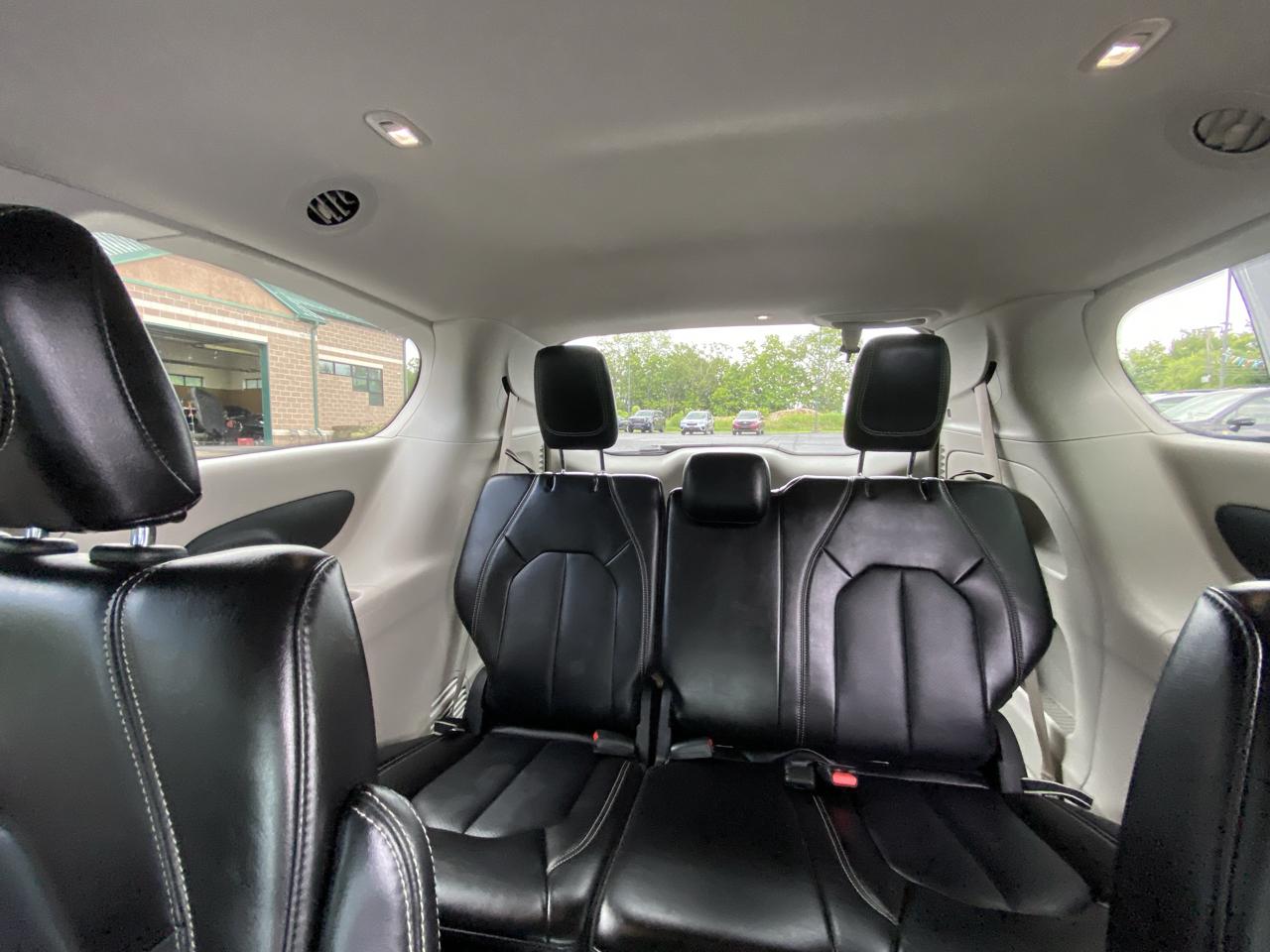 Chrysler Pacifica Touring L FWD 2024