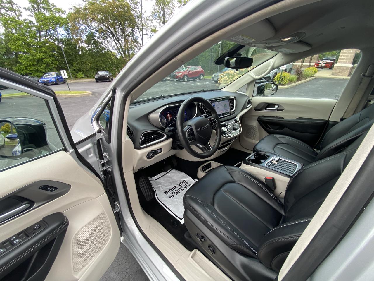 Chrysler Pacifica Touring L FWD 2024