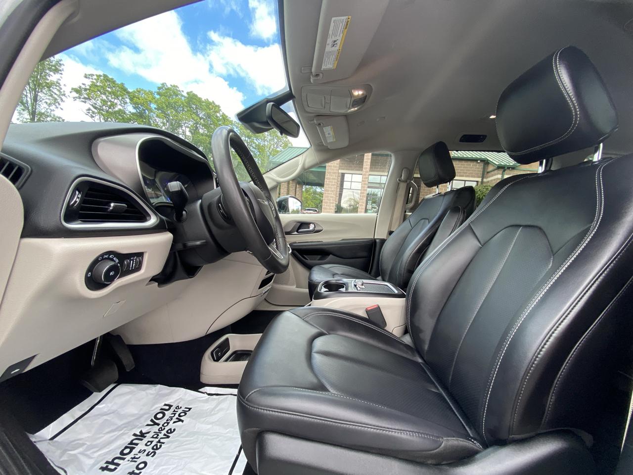 Chrysler Pacifica Touring L FWD 2024