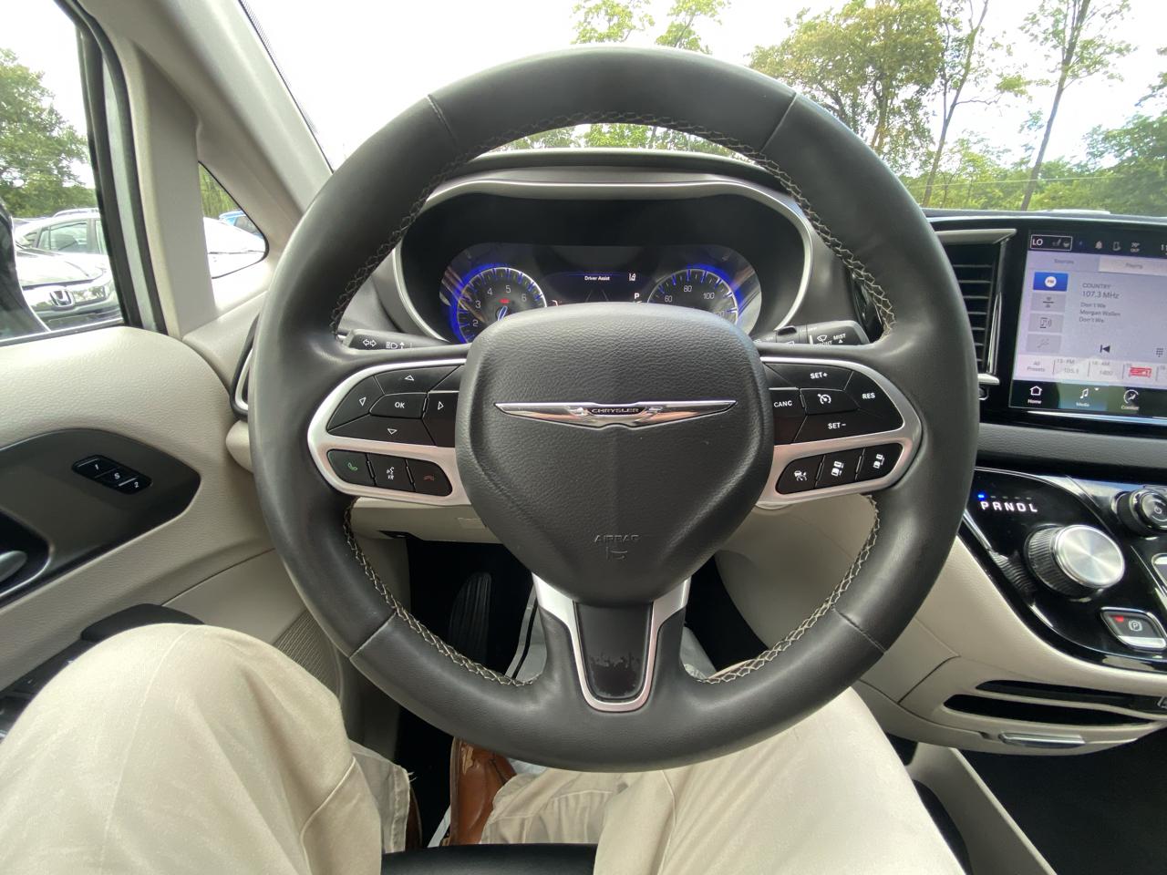 Chrysler Pacifica Touring L FWD 2024