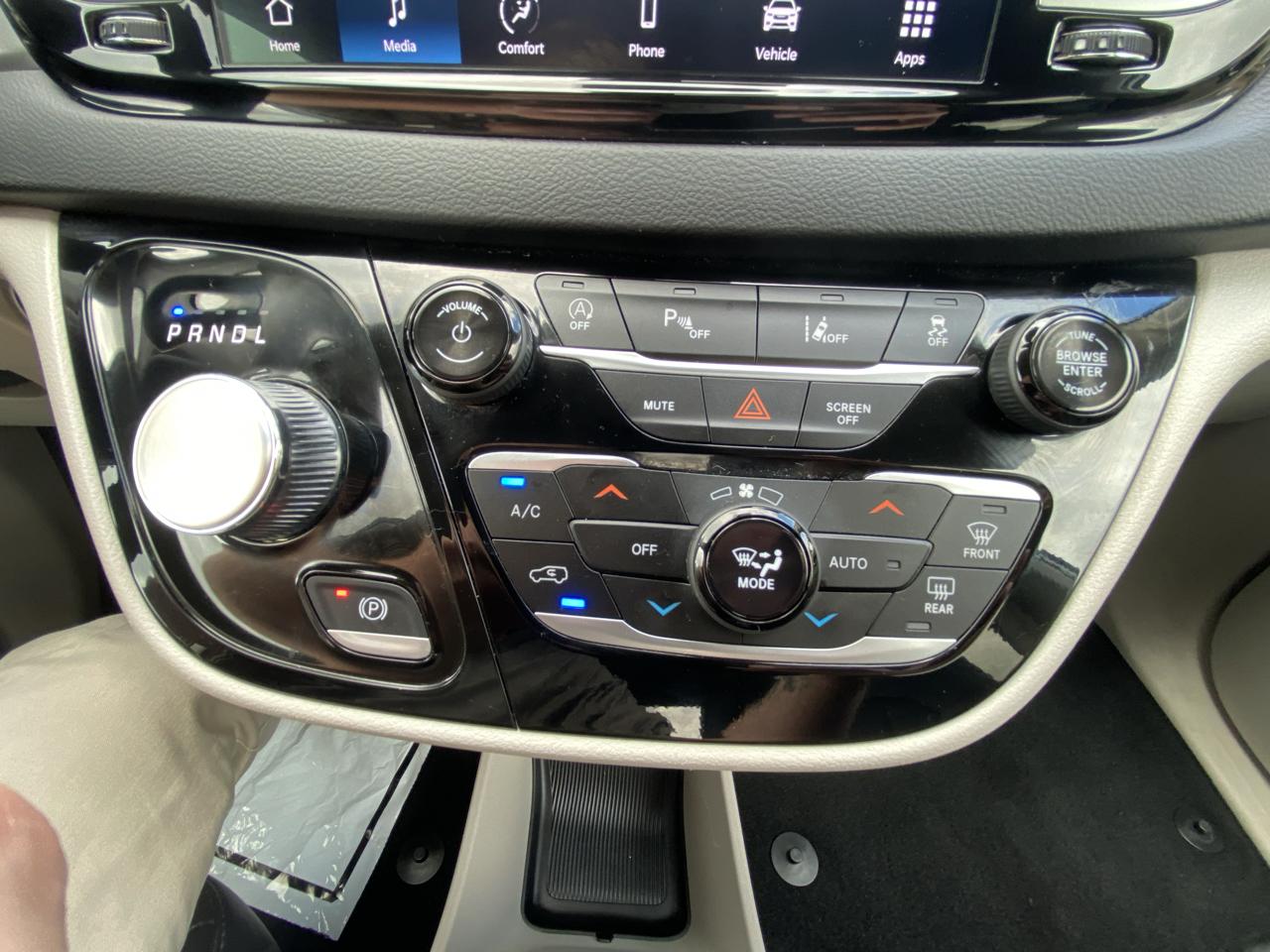 Chrysler Pacifica Touring L FWD 2024