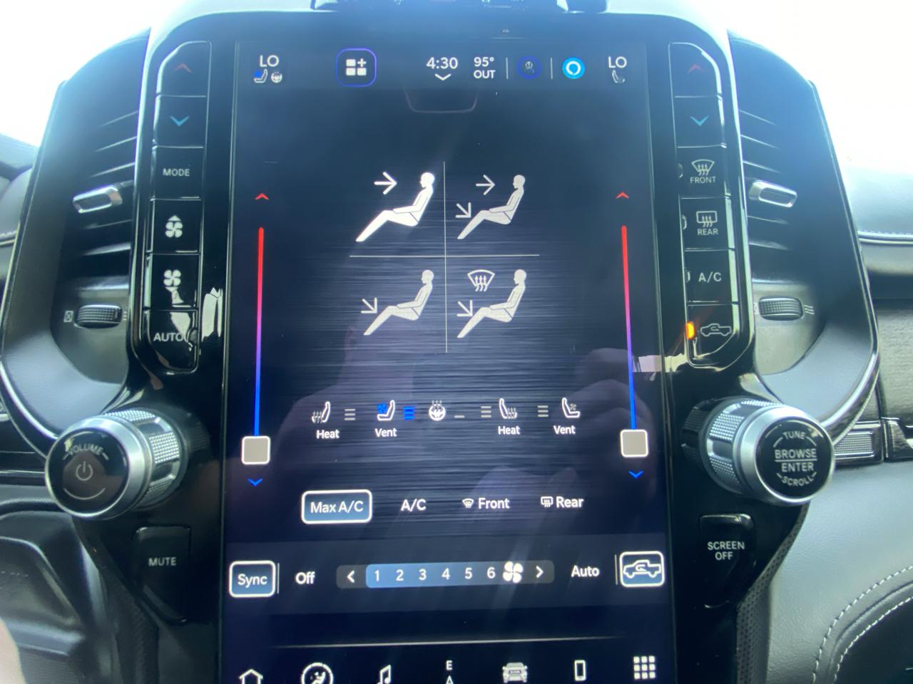 RAM 2500 Limited 4x4 Mega Cab 6'4" Box 2022