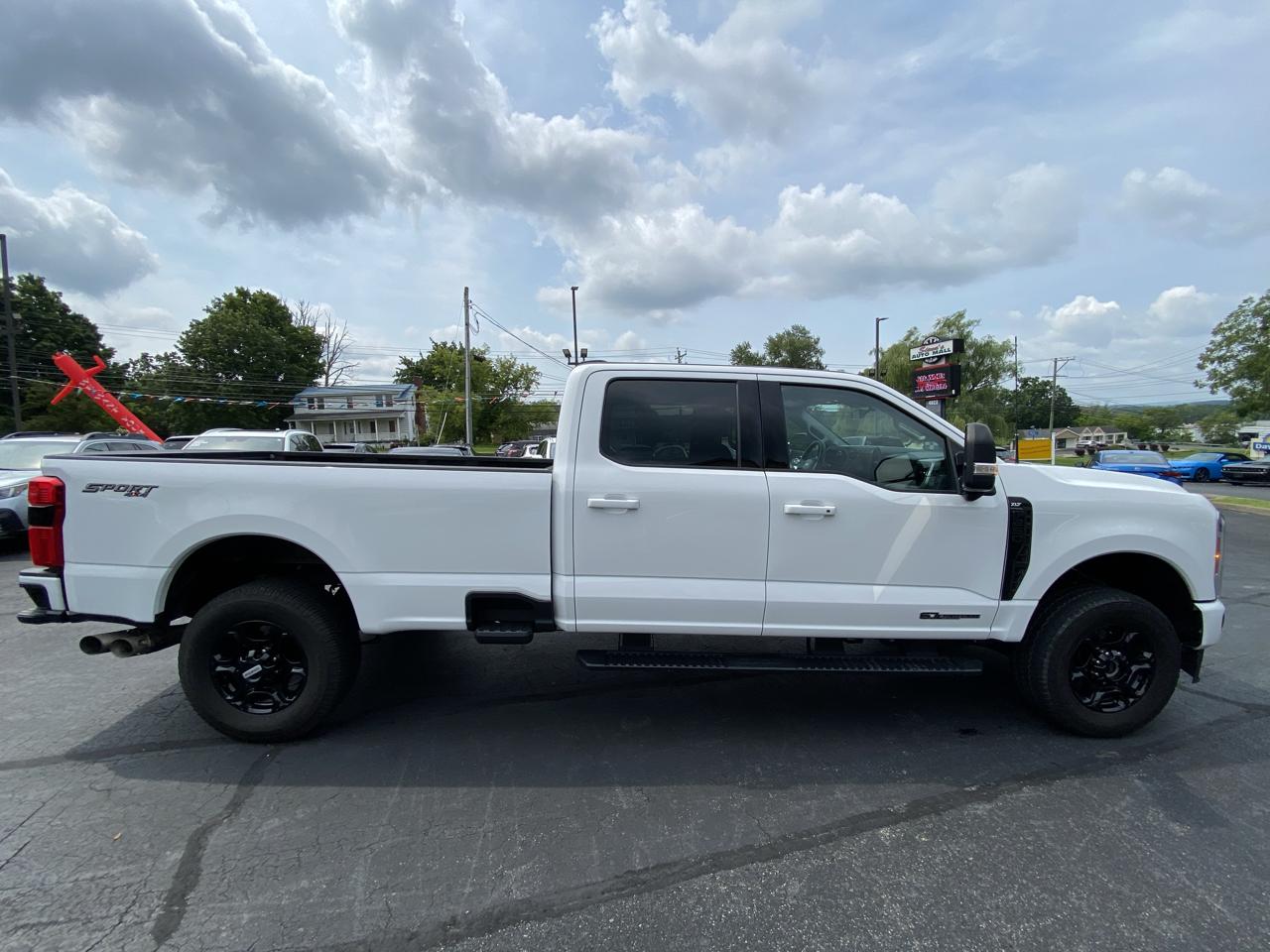 Ford Super Duty F-250 SRW XLT 4WD Crew Cab 8' Box 2023