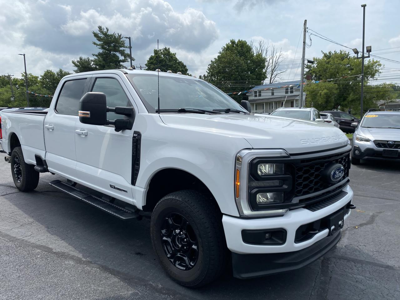 Ford Super Duty F-250 SRW XLT 4WD Crew Cab 8' Box 2023