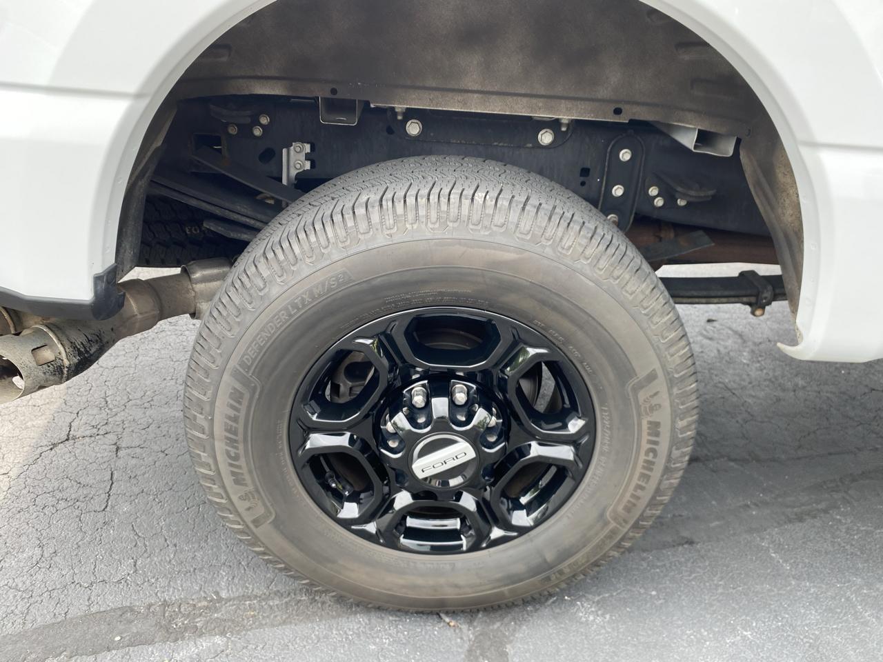 Ford Super Duty F-250 SRW XLT 4WD Crew Cab 8' Box 2023
