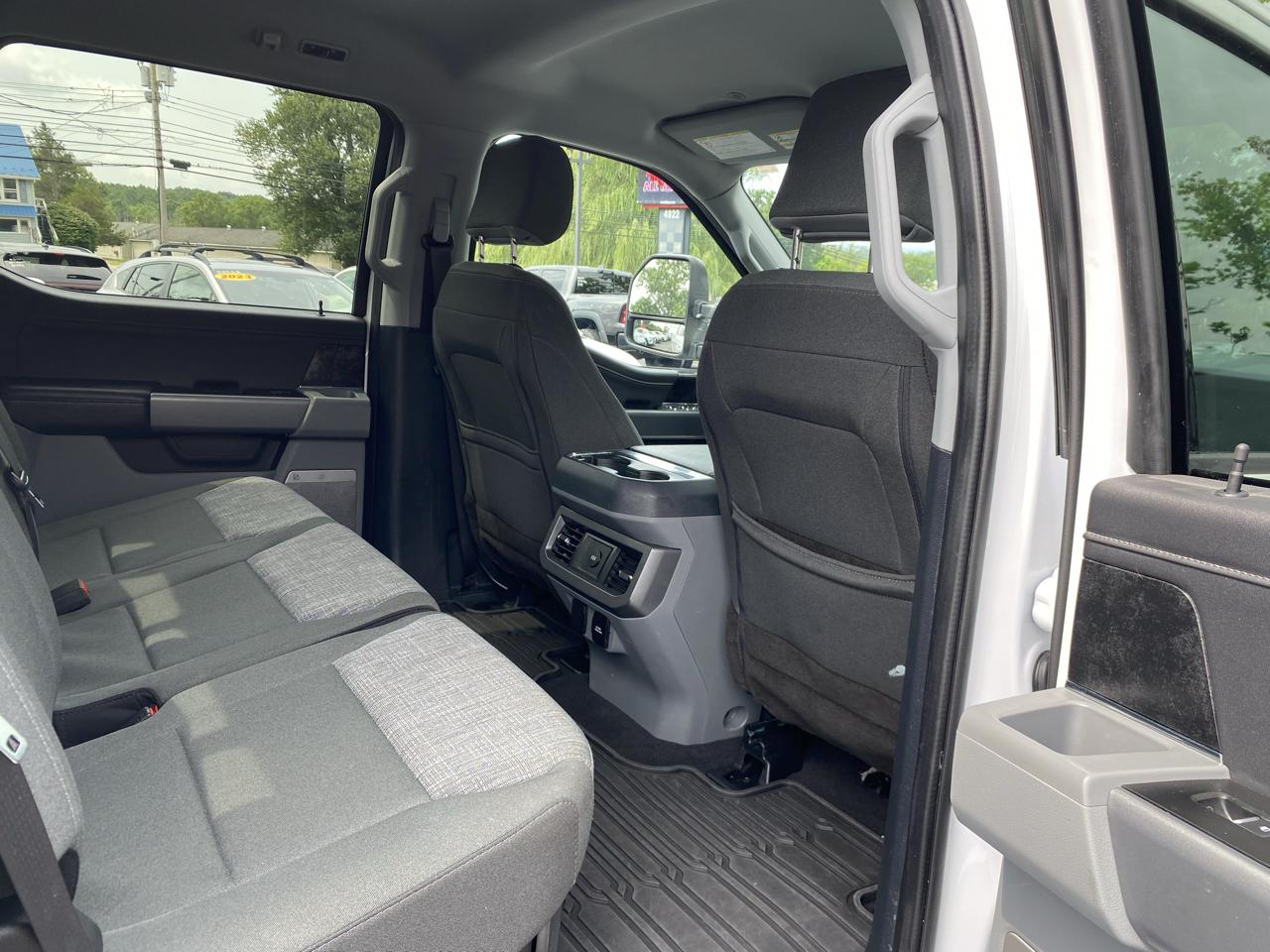 Ford Super Duty F-250 SRW XLT 4WD Crew Cab 8' Box 2023