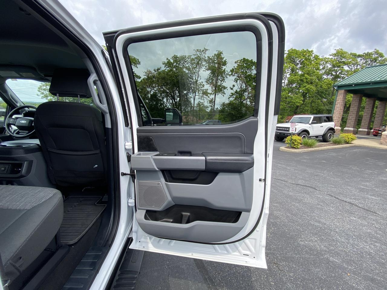 Ford Super Duty F-250 SRW XLT 4WD Crew Cab 8' Box 2023