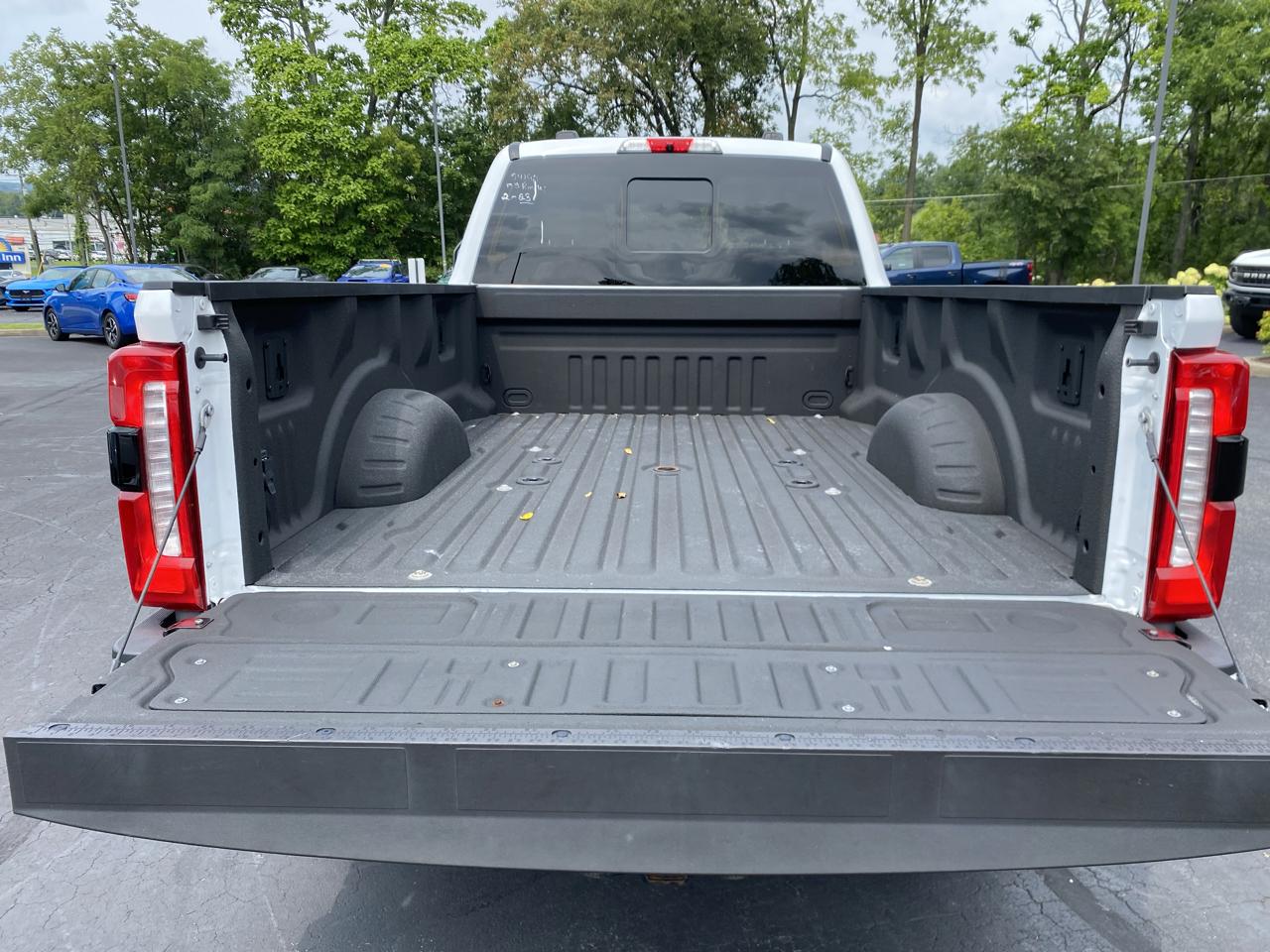 Ford Super Duty F-250 SRW XLT 4WD Crew Cab 8' Box 2023