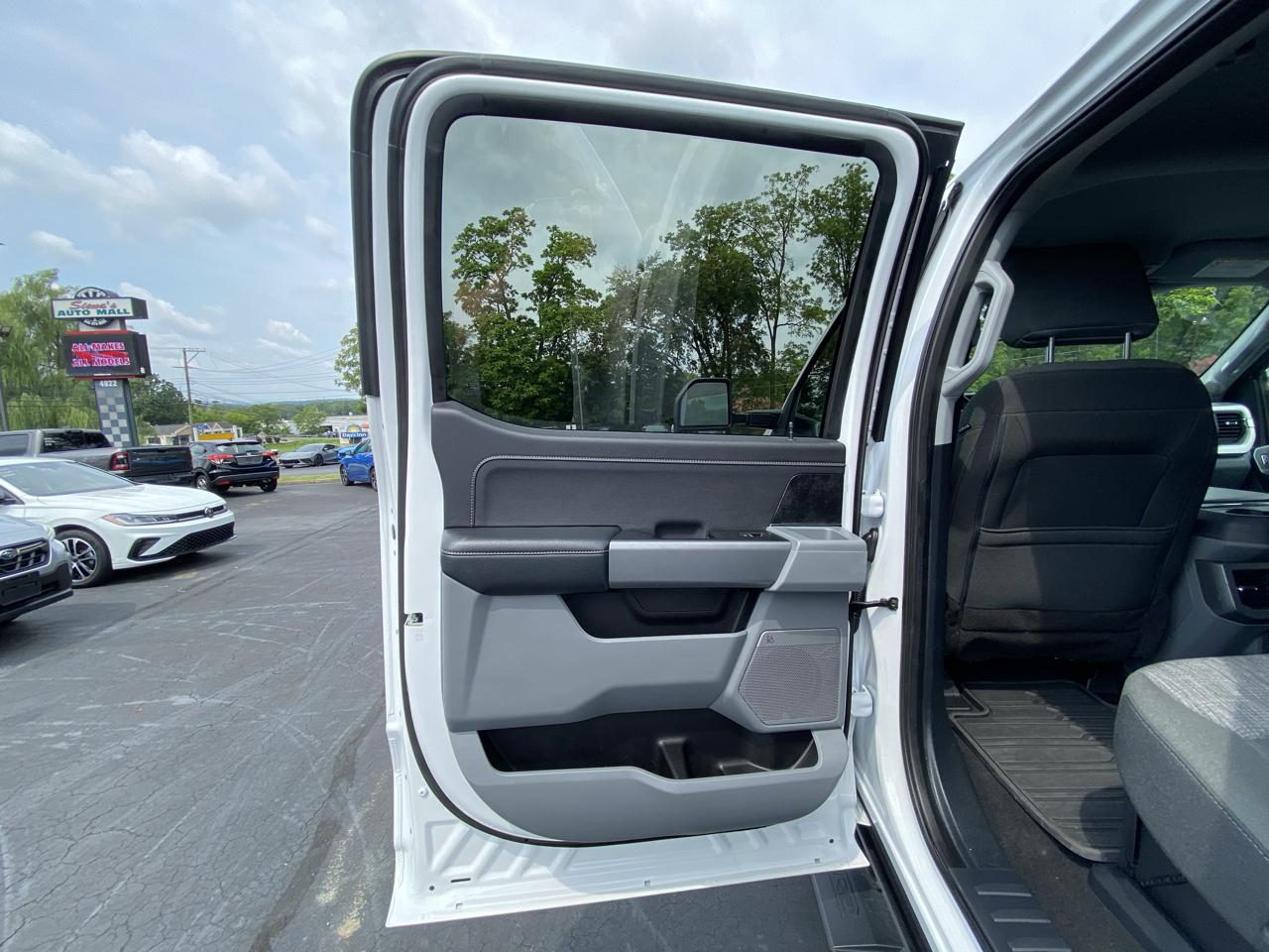 Ford Super Duty F-250 SRW XLT 4WD Crew Cab 8' Box 2023