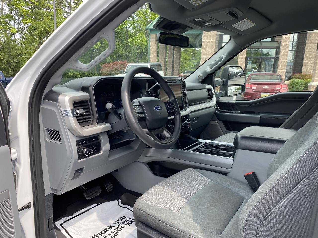 Ford Super Duty F-250 SRW XLT 4WD Crew Cab 8' Box 2023