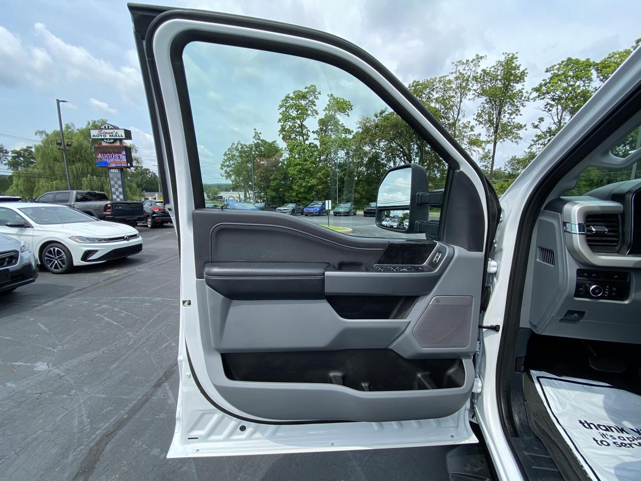 Ford Super Duty F-250 SRW XLT 4WD Crew Cab 8' Box 2023