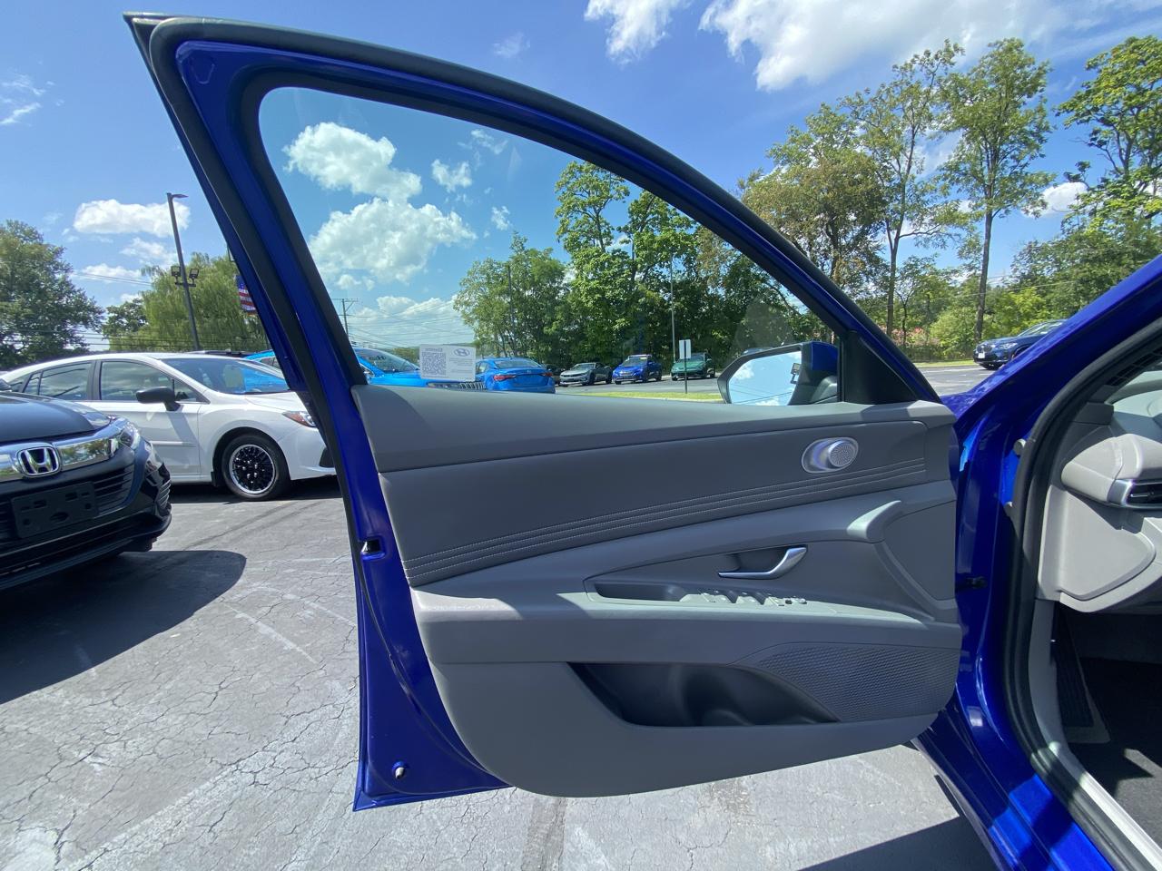 Hyundai Elantra SEL Convenience IVT 2025