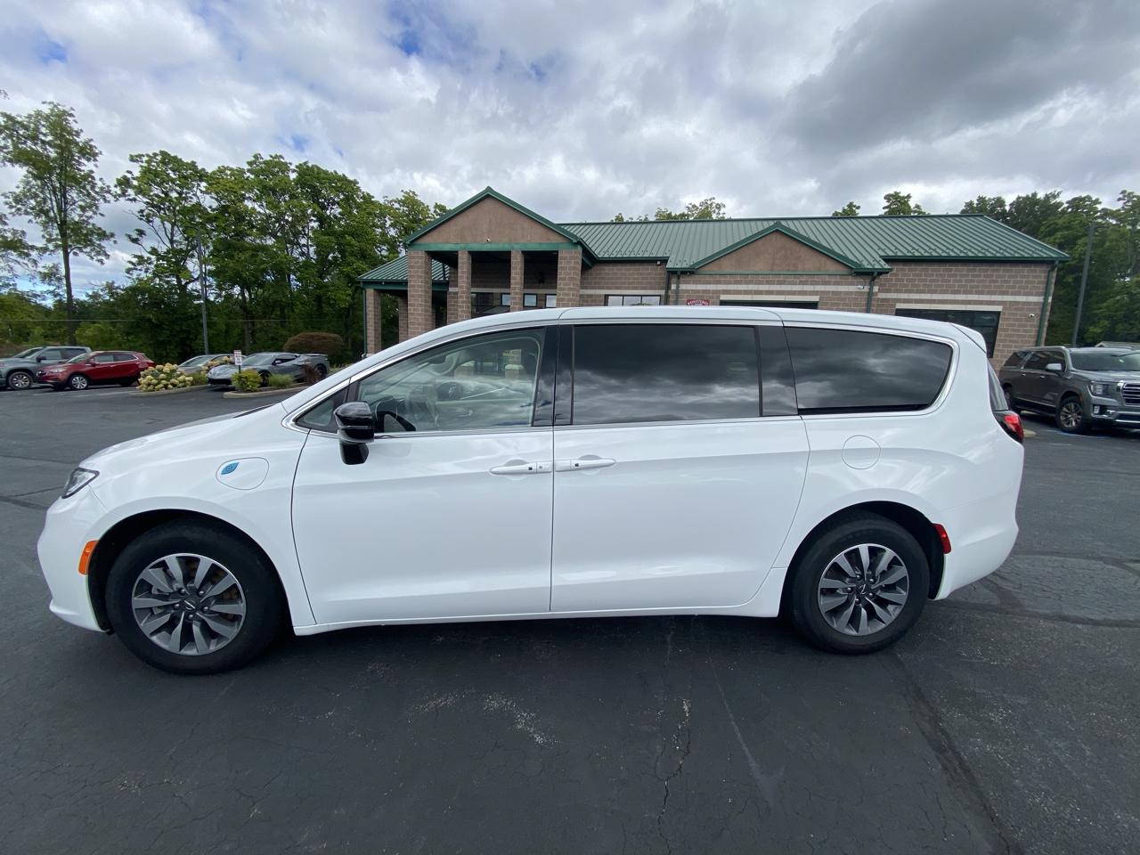Chrysler Pacifica Hybrid Select FWD 2024