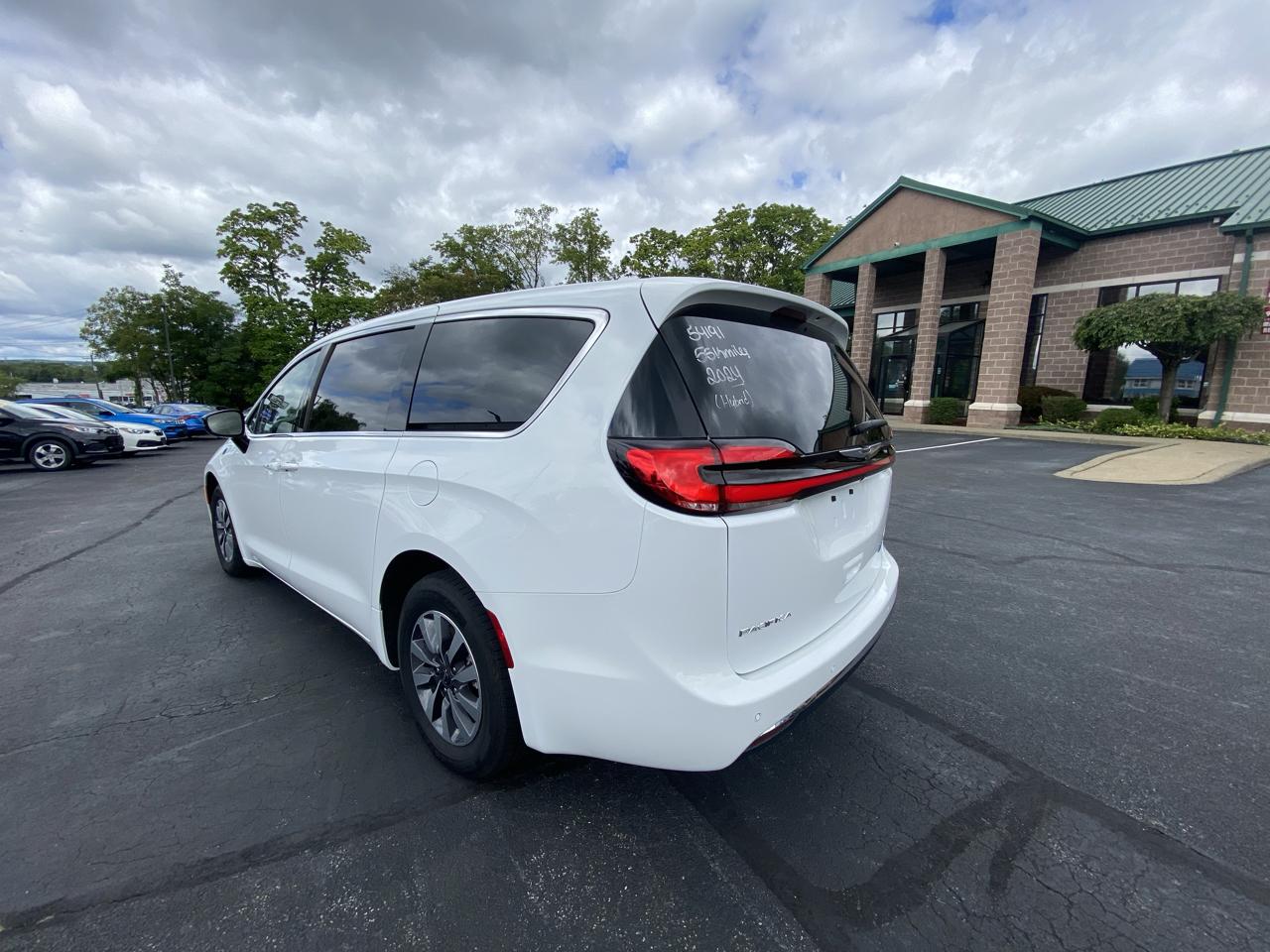 Chrysler Pacifica Hybrid Select FWD 2024
