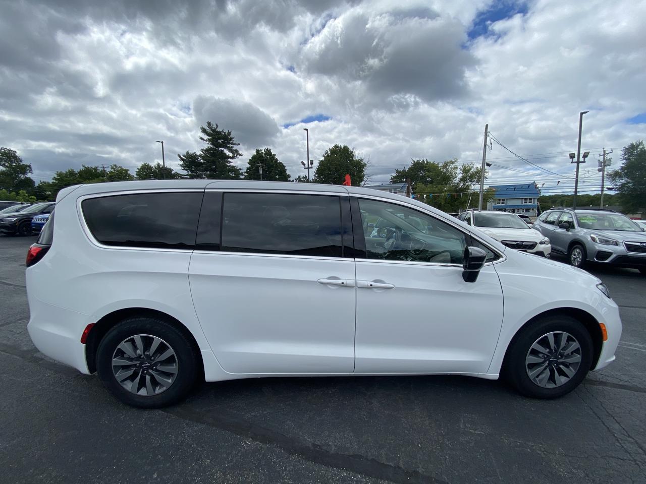 Chrysler Pacifica Hybrid Select FWD 2024