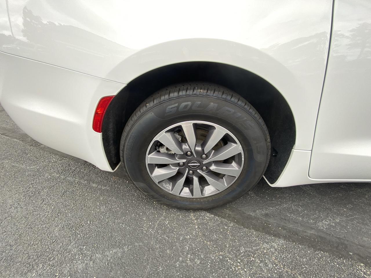 Chrysler Pacifica Hybrid Select FWD 2024