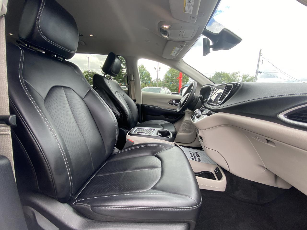 Chrysler Pacifica Hybrid Select FWD 2024