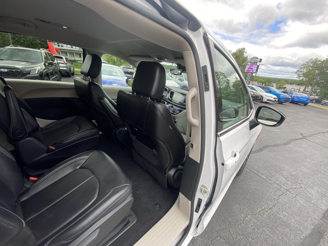 Chrysler Pacifica Hybrid Select FWD 2024