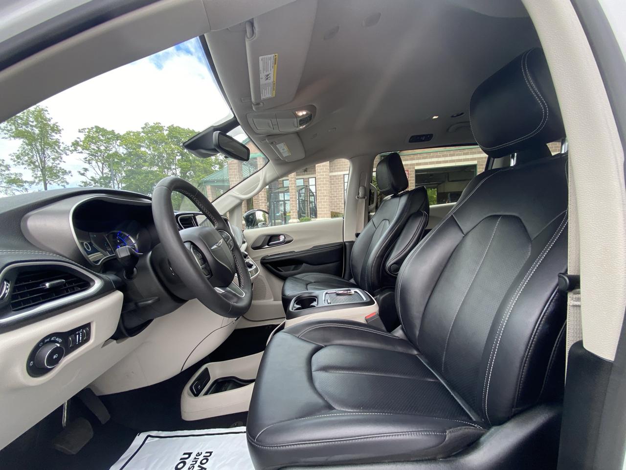 Chrysler Pacifica Hybrid Select FWD 2024