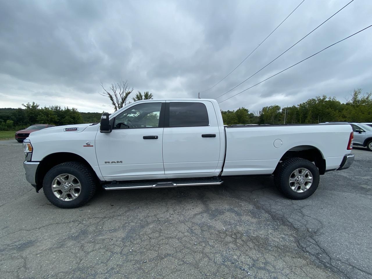 RAM 2500 Big Horn 4x4 Crew Cab 8' Box 2023