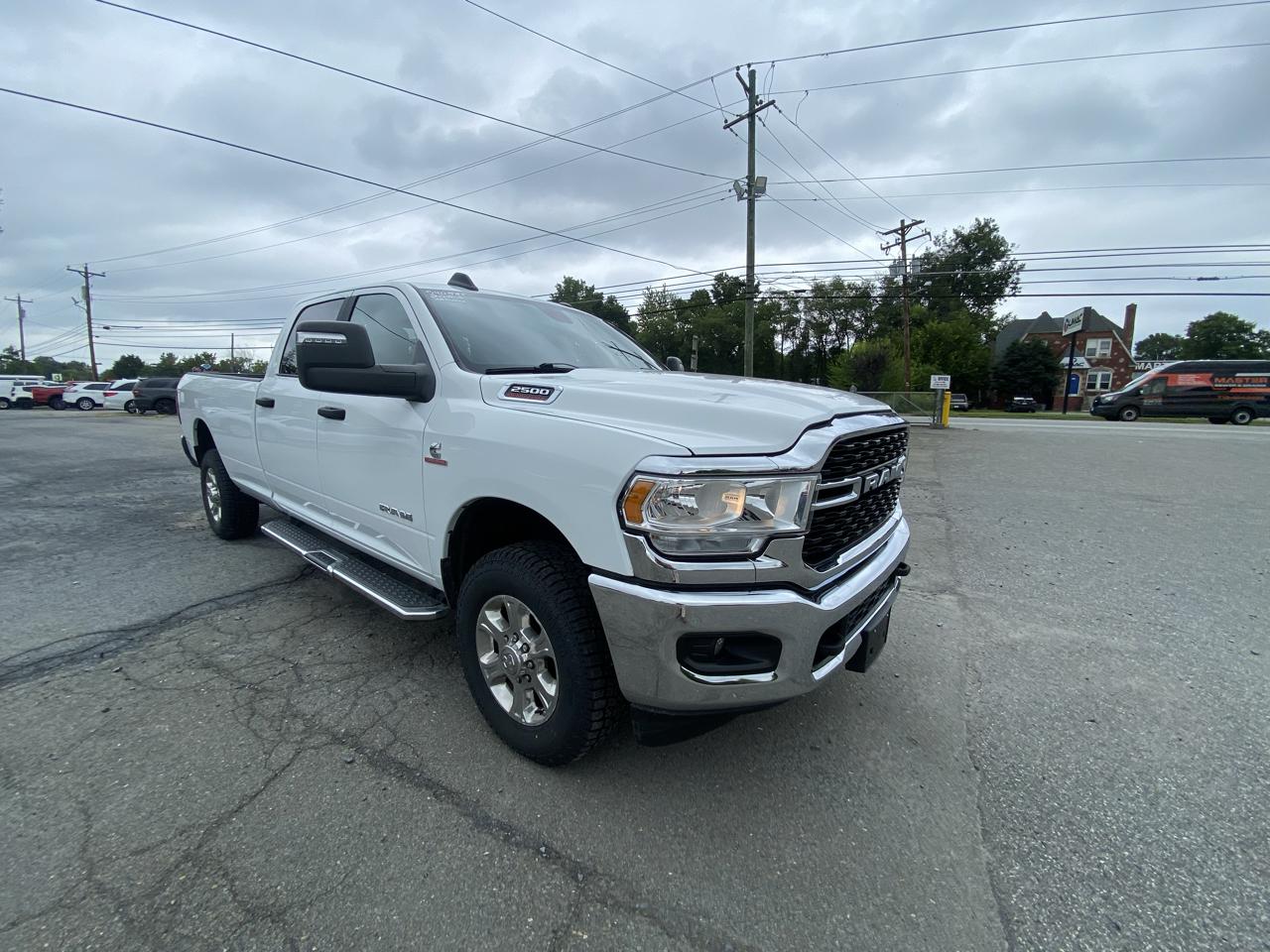 RAM 2500 Big Horn 4x4 Crew Cab 8' Box 2023