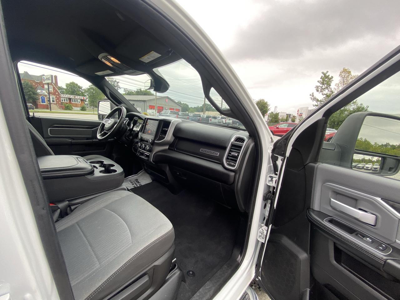RAM 2500 Big Horn 4x4 Crew Cab 8' Box 2023