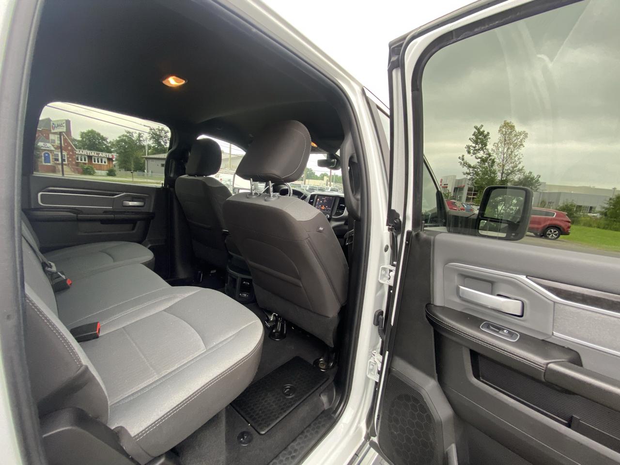 RAM 2500 Big Horn 4x4 Crew Cab 8' Box 2023