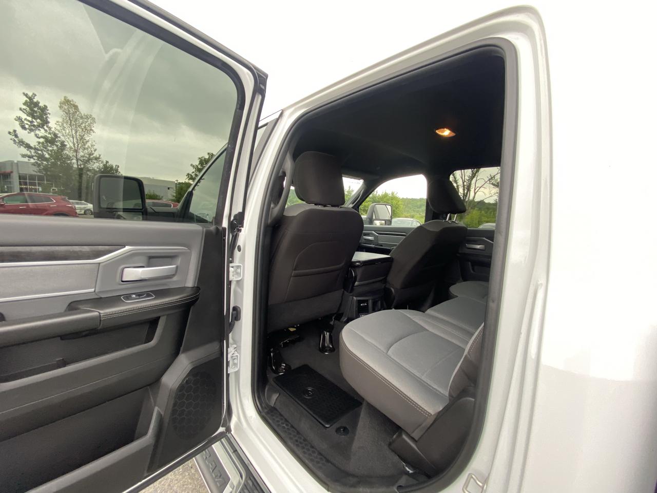 RAM 2500 Big Horn 4x4 Crew Cab 8' Box 2023