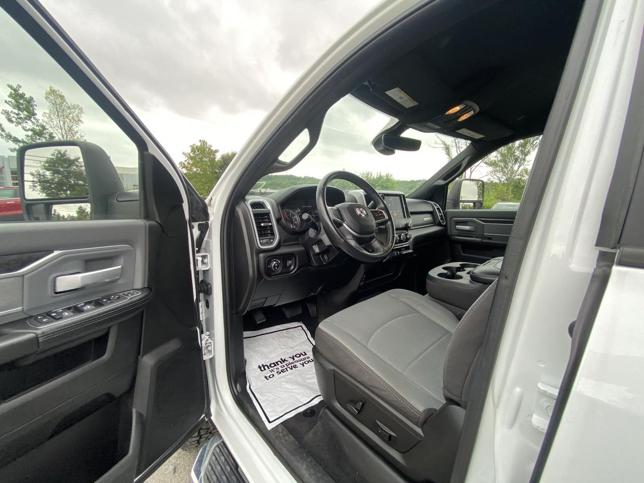 RAM 2500 Big Horn 4x4 Crew Cab 8' Box 2023