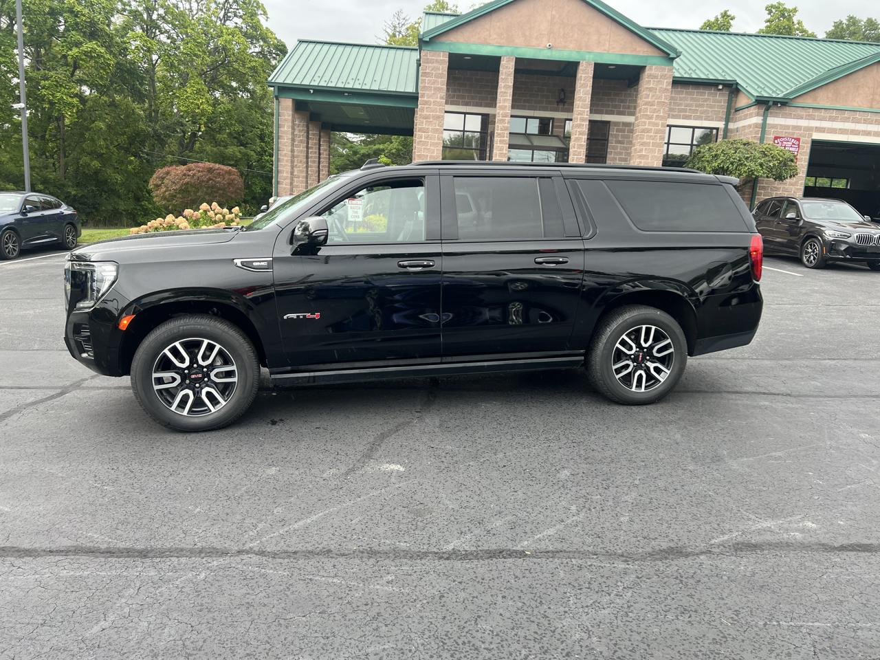 GMC Yukon XL 4WD 4dr AT4 2023
