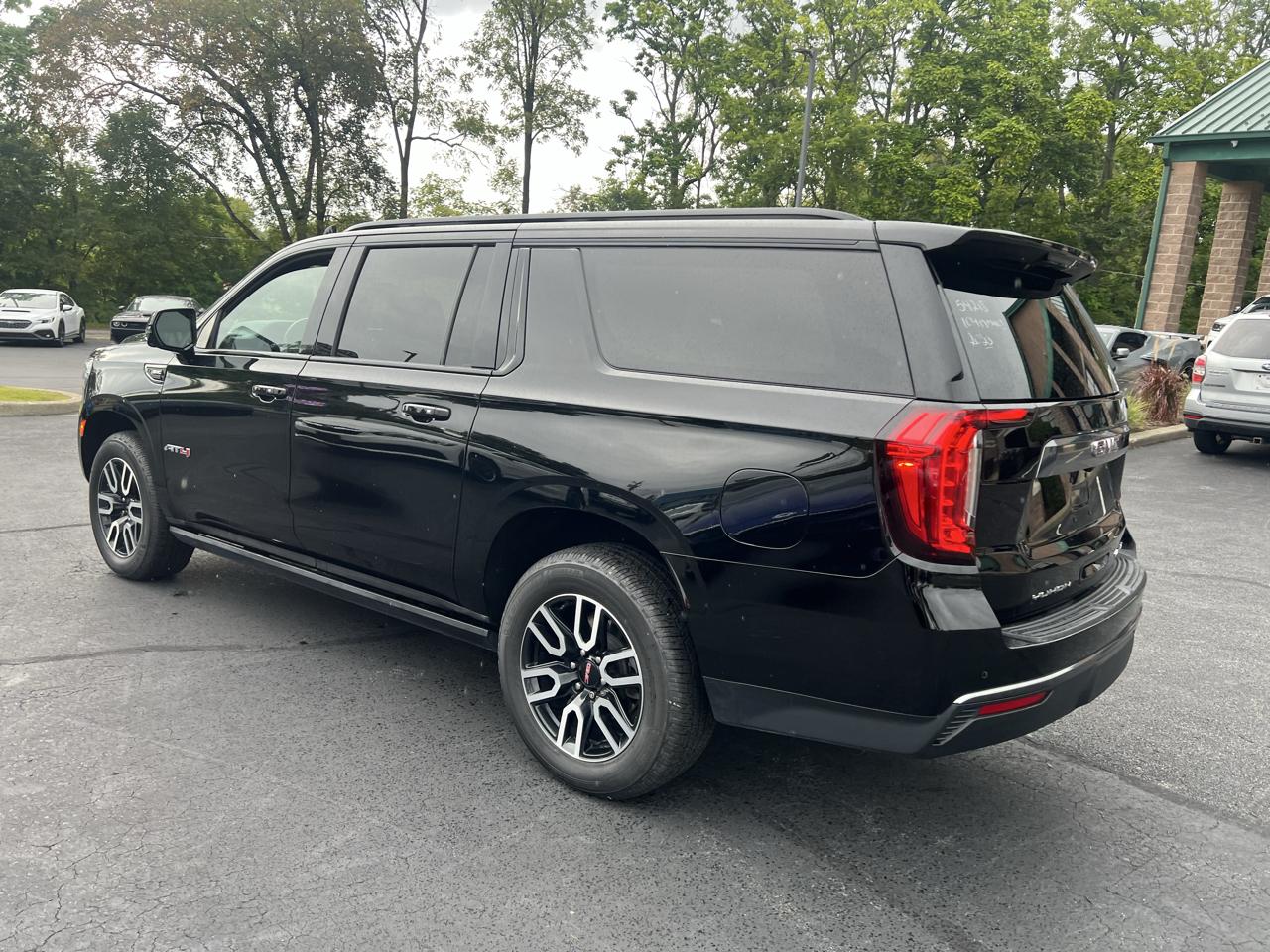 GMC Yukon XL 4WD 4dr AT4 2023