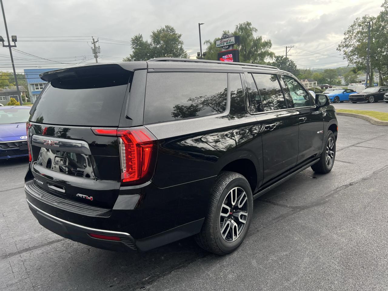 GMC Yukon XL 4WD 4dr AT4 2023