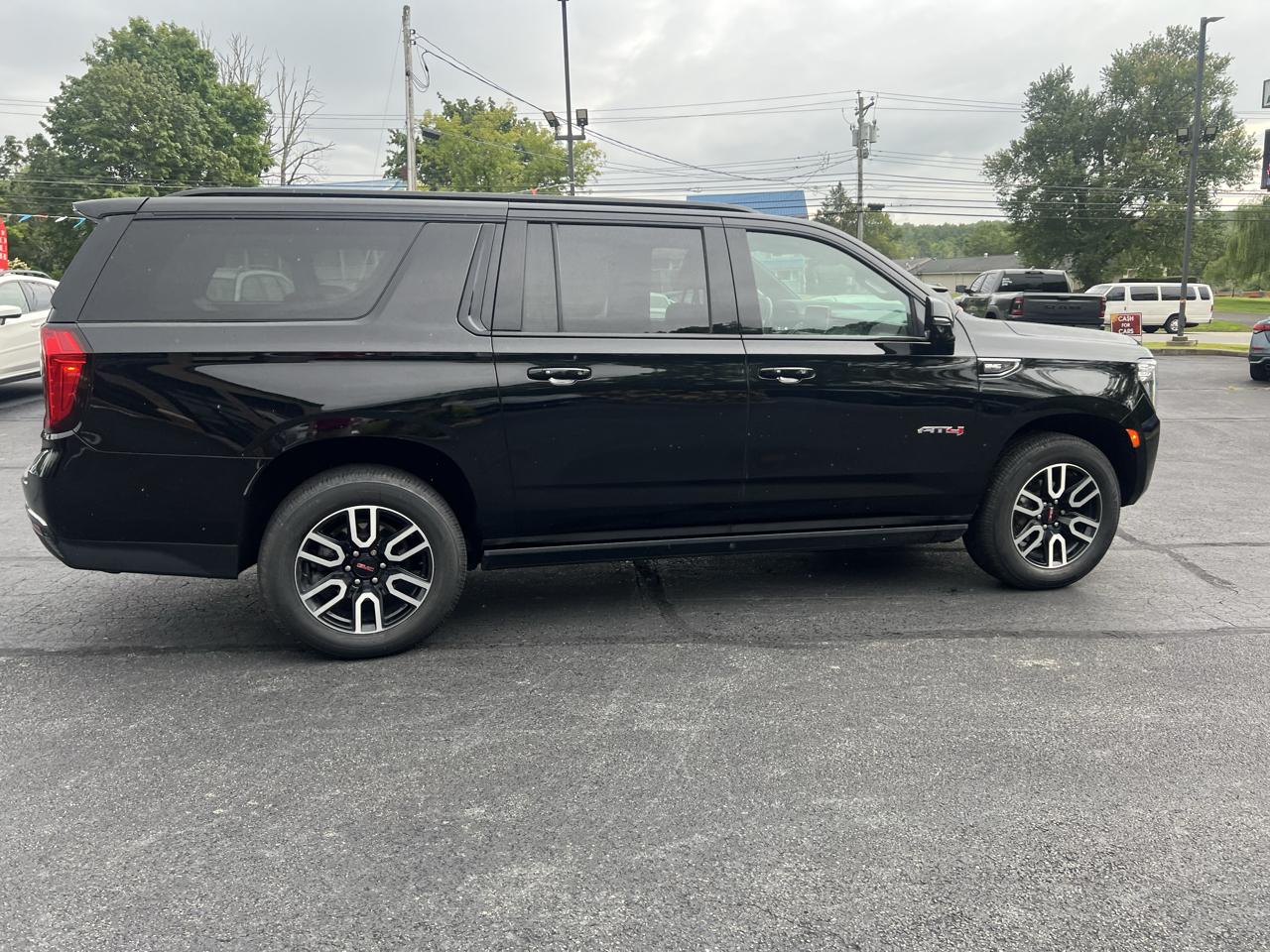 GMC Yukon XL 4WD 4dr AT4 2023